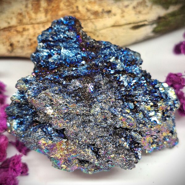 Siliziumcarbid Regenbogen Kristallstück schillernd blau violett gold